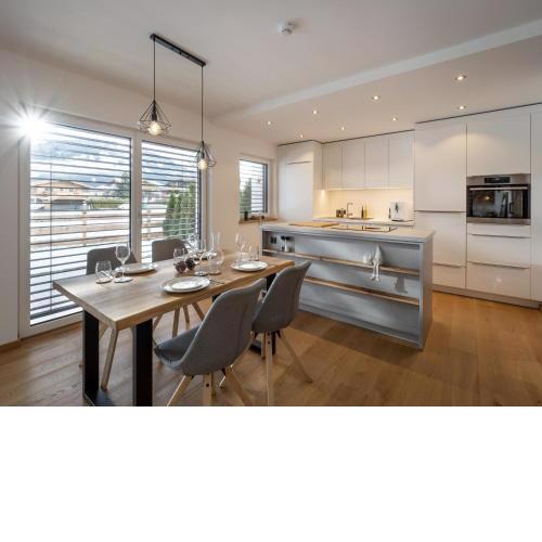 Ferienwohnung Tirolglück mit großem Garten