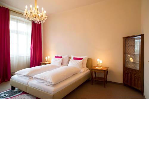 Fink Low Budget Rooms
