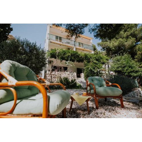 First Row Seafront Apartments in Stanići