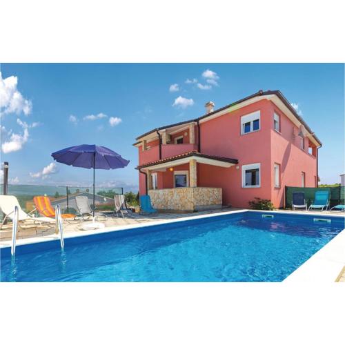 Five-Bedroom Holiday Home In Banjole