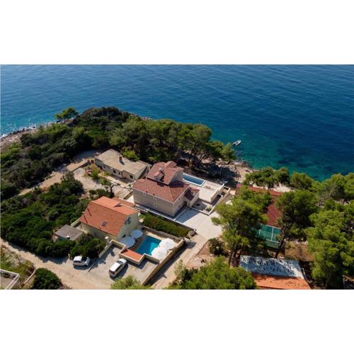 Five-Bedroom Holiday Home In Prizba
