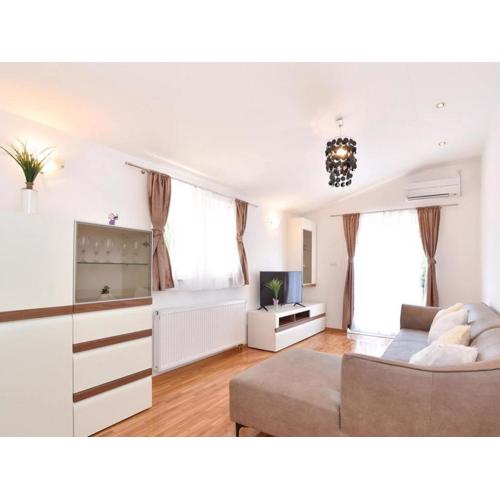 Five Bedroom Holiday Home