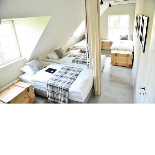 Five Point Hostel & Apartments