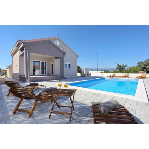 Fjaka holiday home