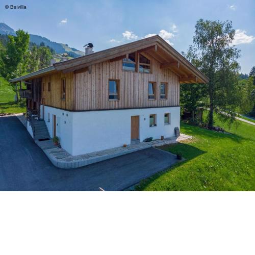Flat directly on the ski slope with valley view