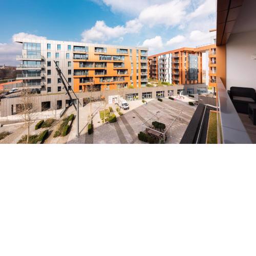 Flatbook - City Center Apartments Brabank with Parking