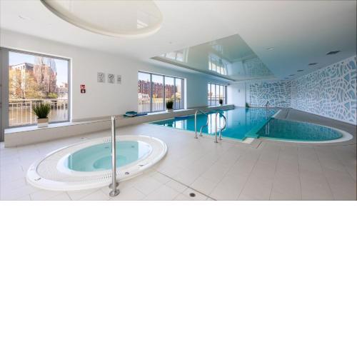 Flatbook Apartments Waterlane Island SPA with Riverview