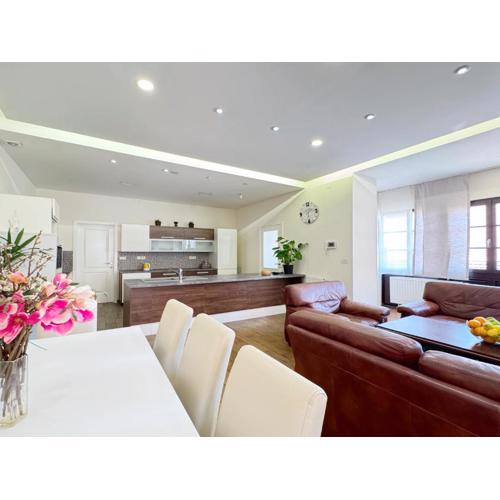 Flex SelfCheckIns 125 - Zagreb - 4 Bedrooms - Centre - Parking