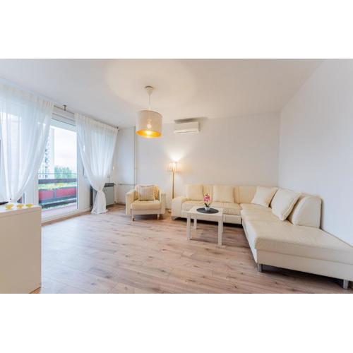 Flex SelfCheckIns 156 - Zagreb - Bedroom - Loggia