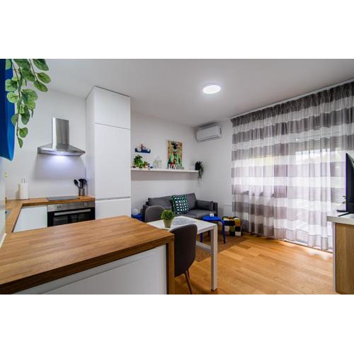 Flexible SelfCheckIns 110 - Zagreb - Private Parking - Loggia