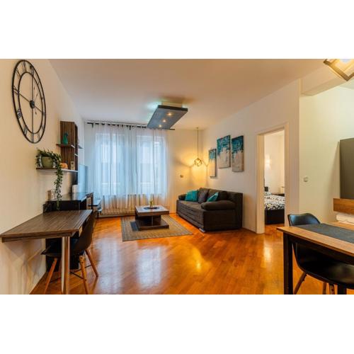 Flexible SelfCheckIns 115 - Zagreb - Bedroom - Loggia