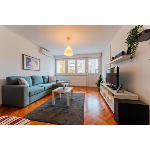 Flexible SelfCheckIns 116 - Zagreb - Bedroom - Loggia