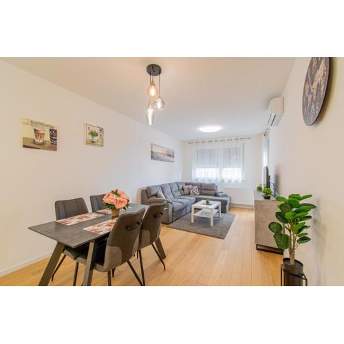 Flexible SelfCheckIns 42 - Zagreb - Luxury - Garage Parking - Loggia - Brand New