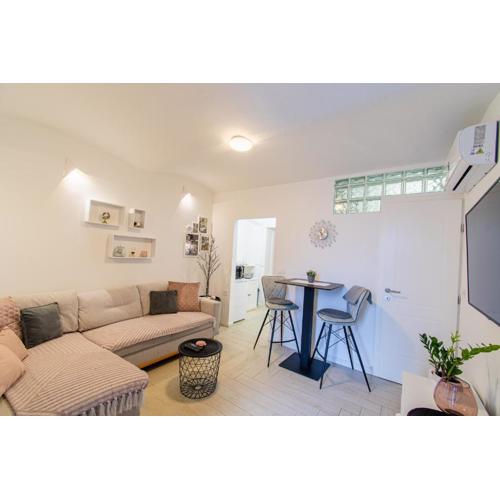 Flexible SelfCheckIns 44 - Zagreb - New - Center