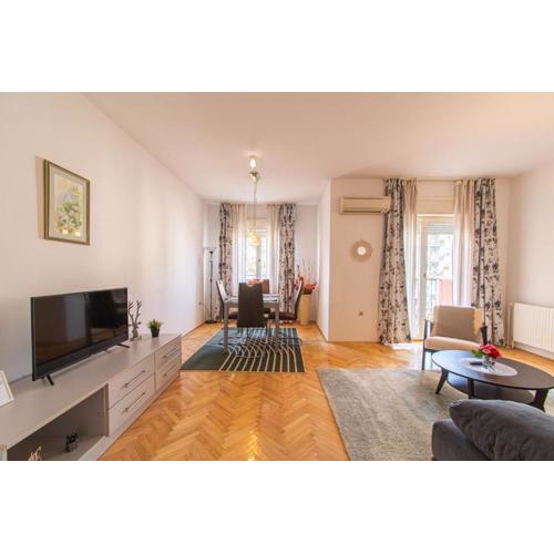 Flexible SelfCheckIns 47 - Zagreb - Two Loggia - New - 3 Bedrooms - 2 WC