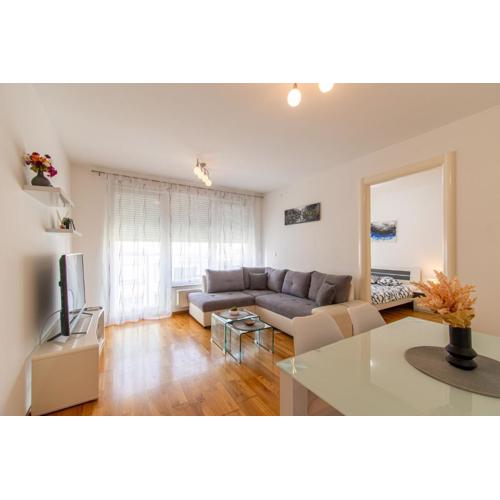 Flexible SelfCheckIns 56 - Zagreb - Garage - Loggia - New