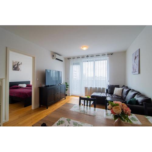 Flexible SelfCheckIns 93 - Zagreb - Garage - Balcony - Bedroom