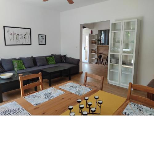 Flóra House 3 minutes from Lake Balaton