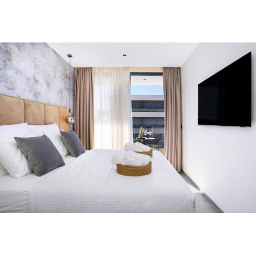 Fly Room - S2 - MPolo