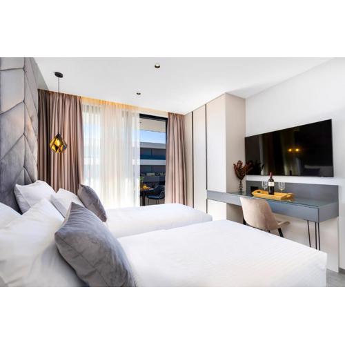 Fly Room - S3 - MPolo