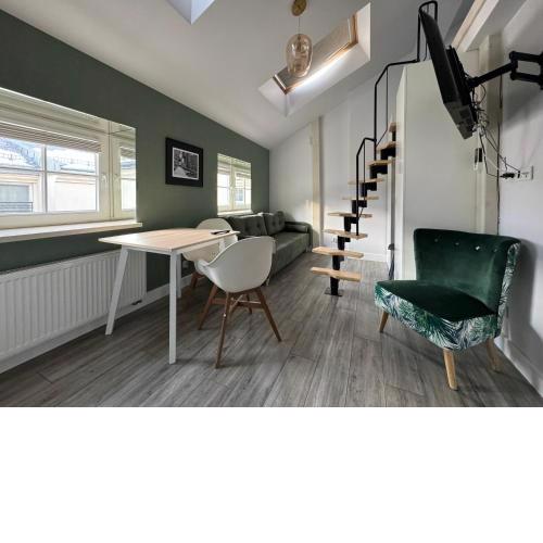 Forest Nook Main Square Loft