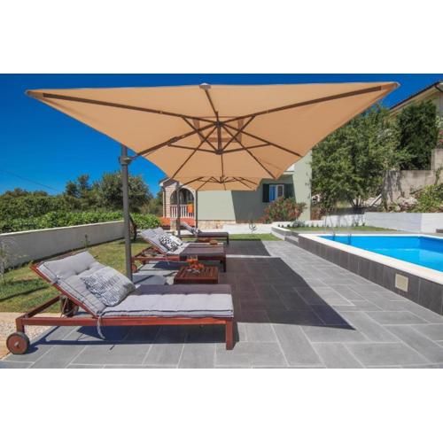 Four bedroom apartments near beach with pool