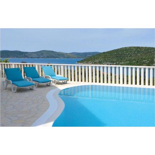 Four-Bedroom Holiday Home Drvenik Veliki With Sea View 05