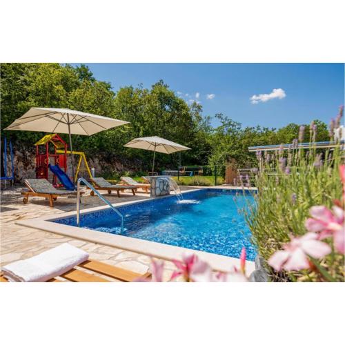 Four-Bedroom Holiday Home In Grubine