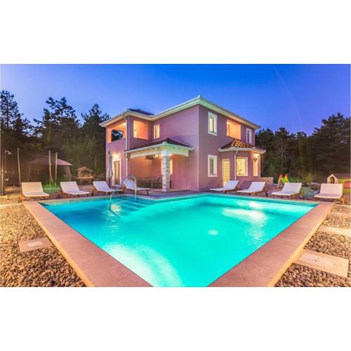 Four-Bedroom Holiday Home In Imotski