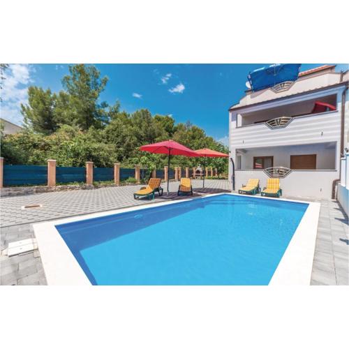 Four-Bedroom Holiday Home In Pakostane