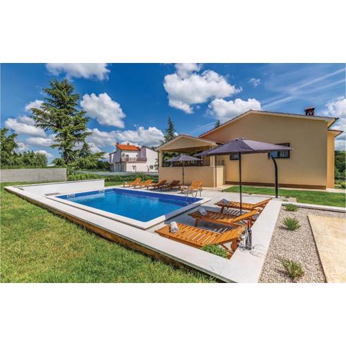 Four-Bedroom Holiday Home In Pazin