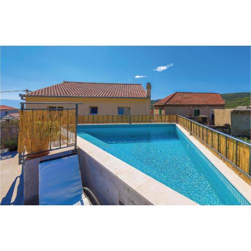 Four-Bedroom Holiday Home In Slatine