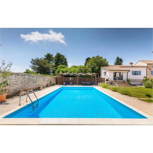 Four-Bedroom Holiday Home In Vodnjan
