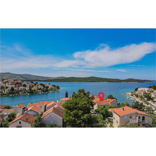 Four-Bedroom Holiday Home In Zaboric