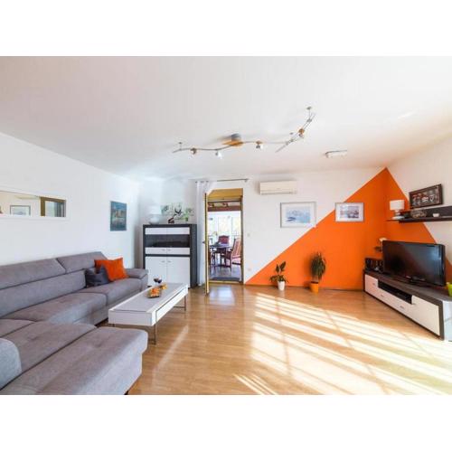 Four Bedroom Holiday Home with Pool