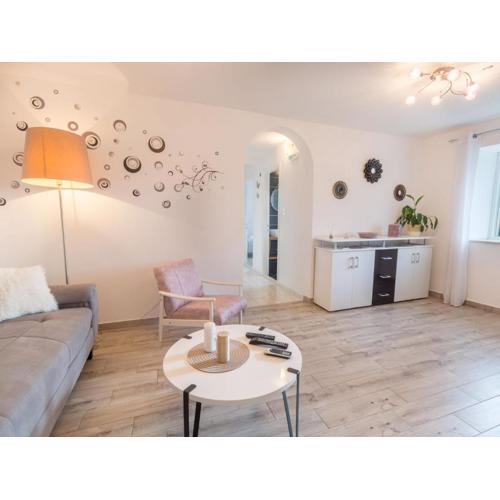 Four Bedroom Holiday Home with Sea View