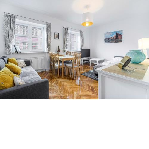 Four Lions - BillBerry Apartments
