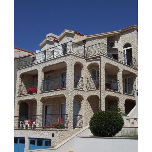 Fox Apartments
