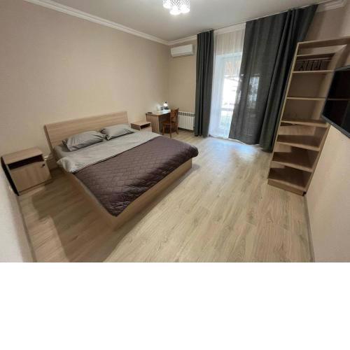 FOX Rooms 90