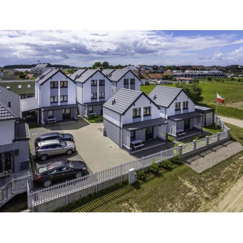 FRAJDA Domki - Apartamenty 6-osobowe - salon i dwie sypialnie oraz Studia 4-osobowe - pokój z aneksem kuchennym