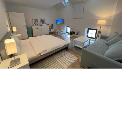 Franco Apartments