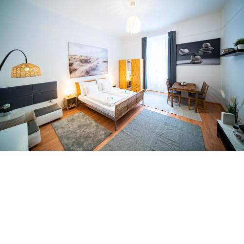 Free Parking Charlie's Residence - 2sep room, AC, Fast WiFi, TV