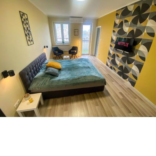 Fresh smartly designed Studio Flat & sunny balcony