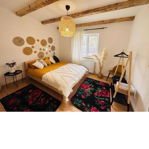 FRIENDS HOUSE - Ізки 33