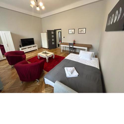 Fullmoon Apartments 2