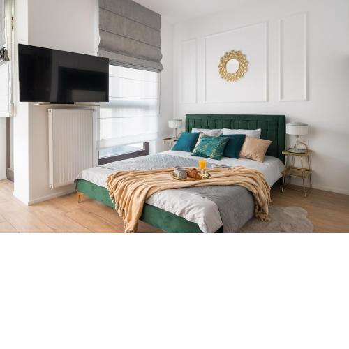 Fully-equipped studio with garage, balcony, 300 m to Metro Station, only 10 min to city centre