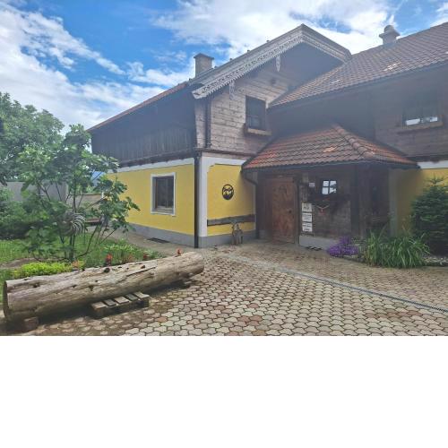 Ganzes Haus mit Almcharakter