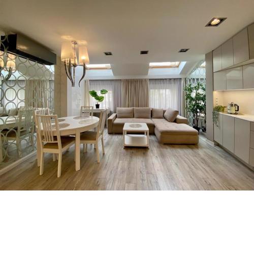 Garbarska LUX with Air Condition
