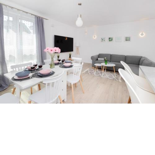 Garnizon Apartment for 6 Guests with Parking & Balcony by Noclegi Renters
