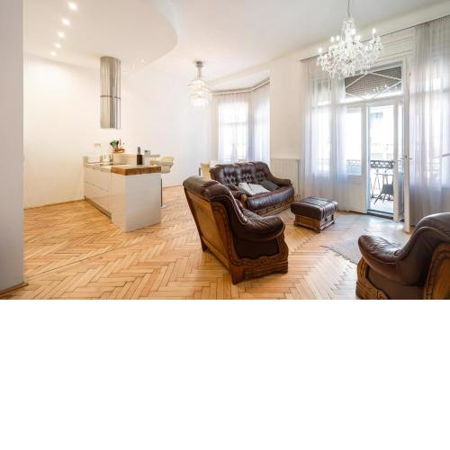 Garys bright and spacious two bedroom flat near Danube